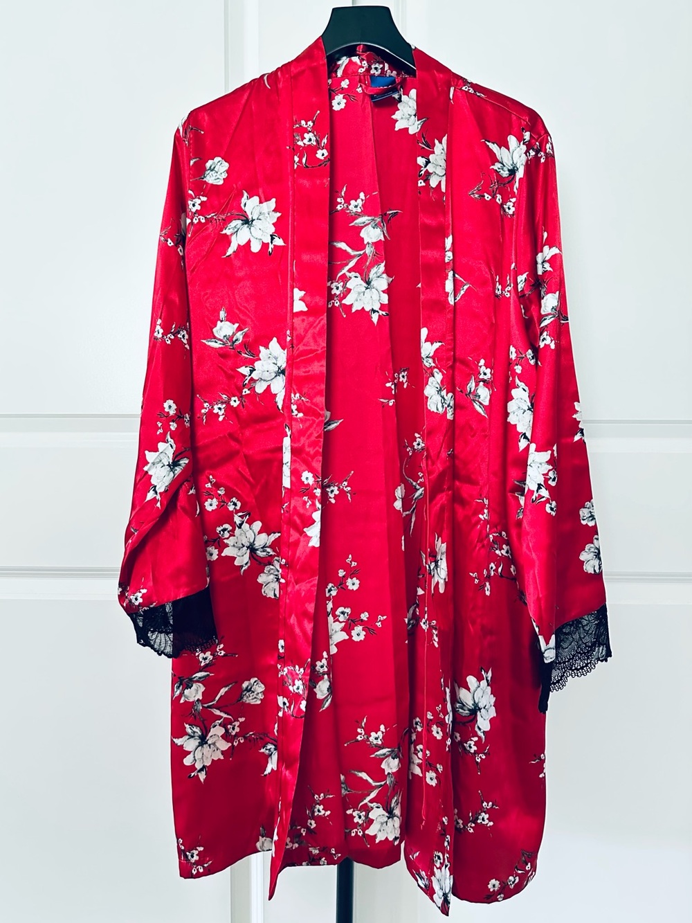 Women’s AOT.9 Red Floral Satin Kimono Robe with Lace Trim Size XL